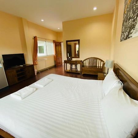 Hotel Baan Suan Khun Yaiy Ban Wang Takhrai Exterior foto