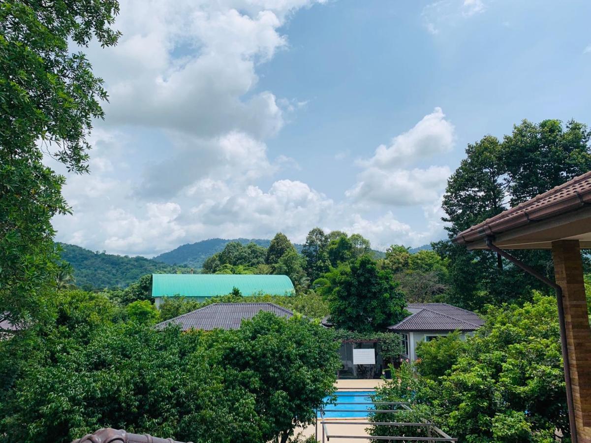 Hotel Baan Suan Khun Yaiy Ban Wang Takhrai Exterior foto
