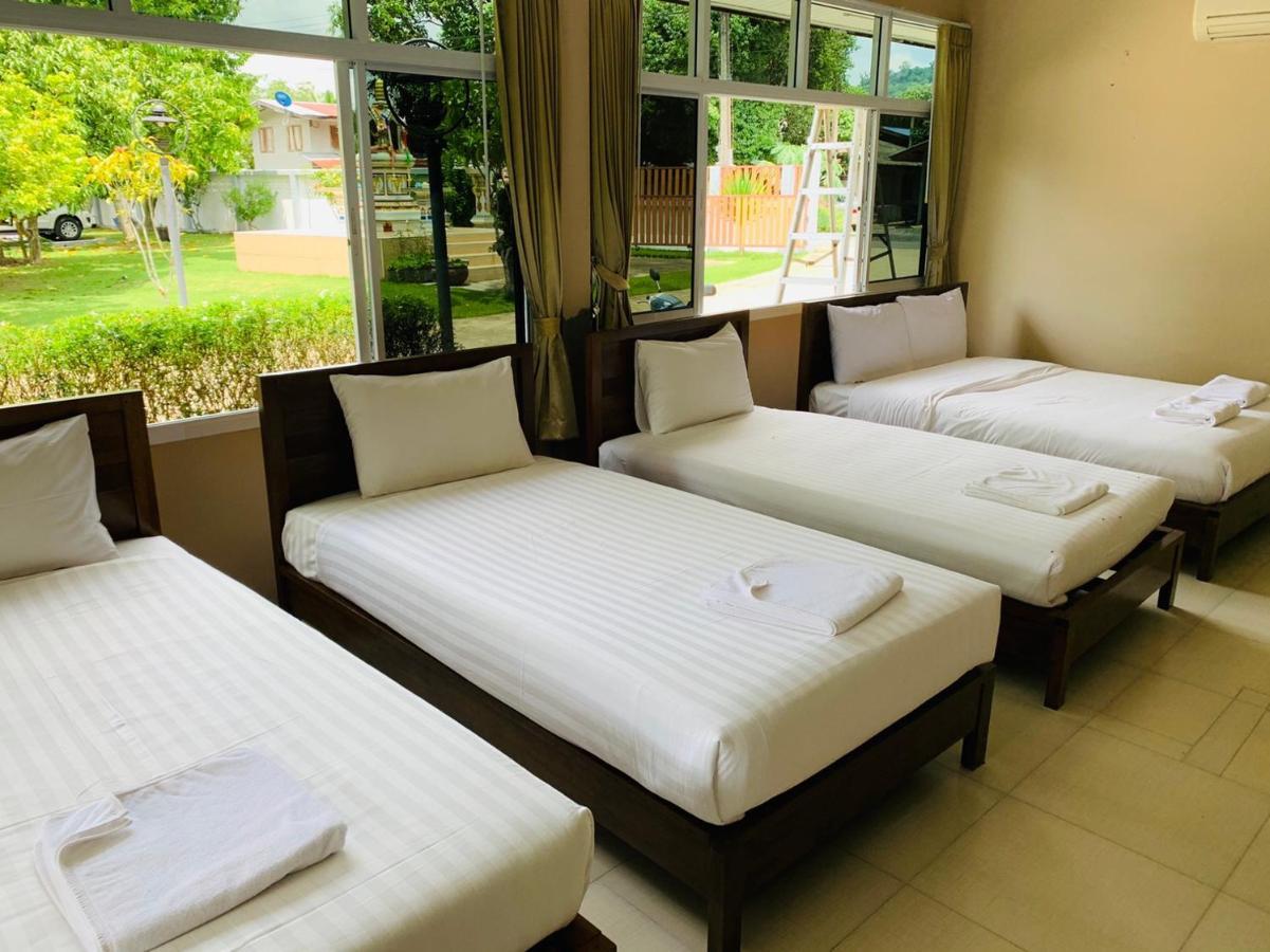 Hotel Baan Suan Khun Yaiy Ban Wang Takhrai Exterior foto