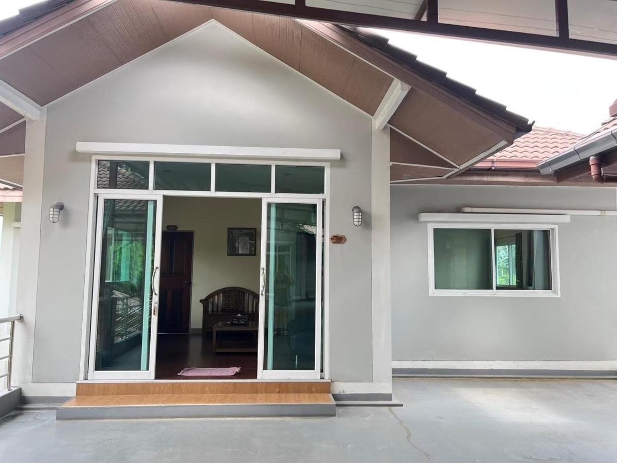 Hotel Baan Suan Khun Yaiy Ban Wang Takhrai Exterior foto