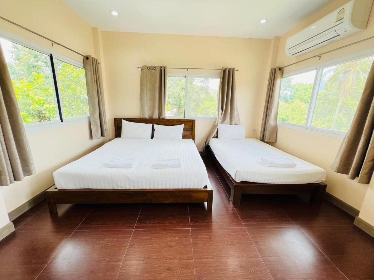 Hotel Baan Suan Khun Yaiy Ban Wang Takhrai Exterior foto