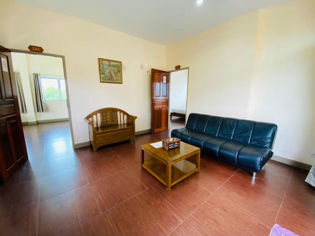 Hotel Baan Suan Khun Yaiy Ban Wang Takhrai Exterior foto