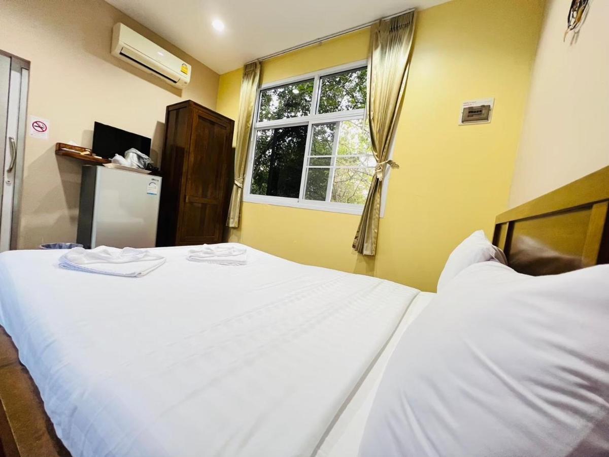 Hotel Baan Suan Khun Yaiy Ban Wang Takhrai Exterior foto