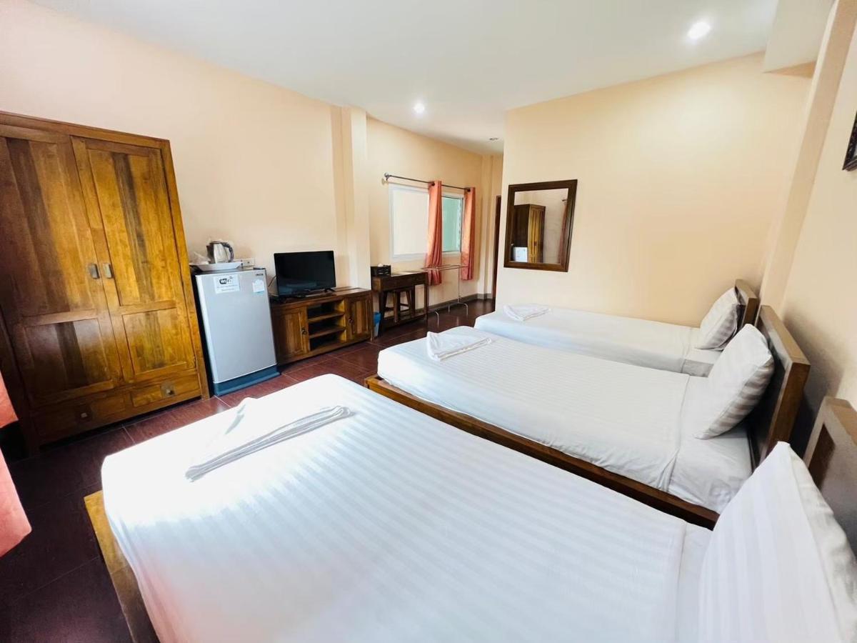 Hotel Baan Suan Khun Yaiy Ban Wang Takhrai Exterior foto