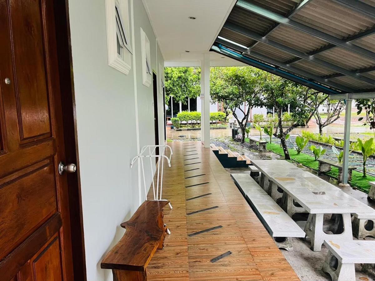 Hotel Baan Suan Khun Yaiy Ban Wang Takhrai Exterior foto